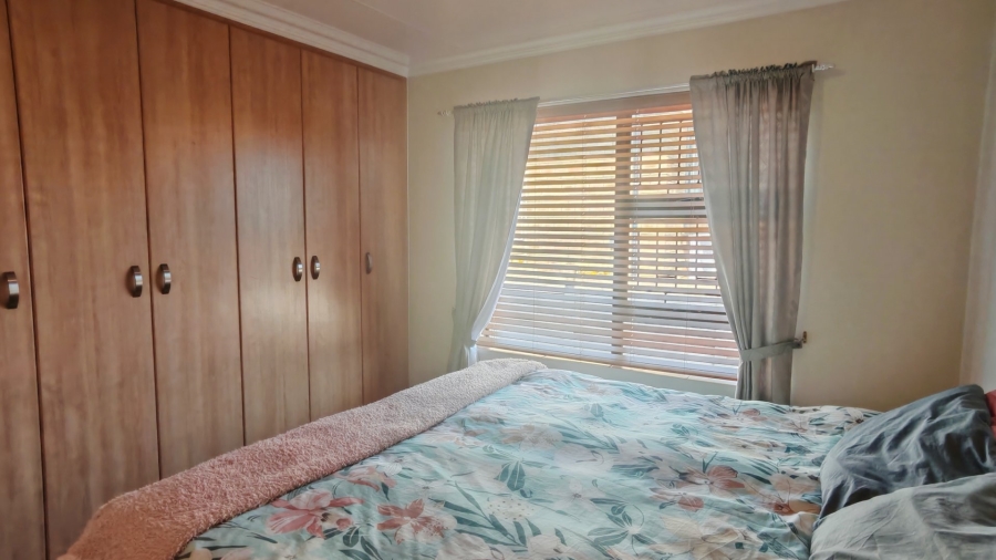 3 Bedroom Property for Sale in Fraaiuitsig Western Cape